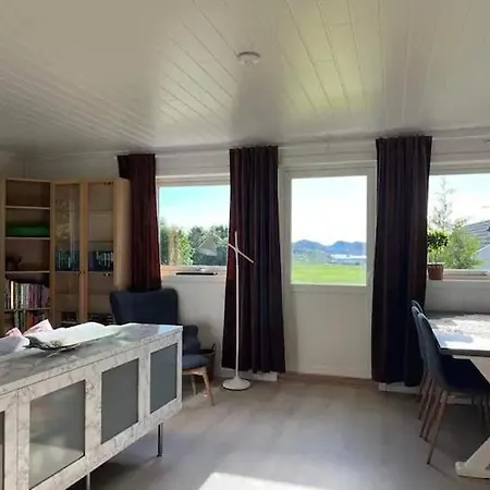 Lekkert Med Gratis Parkering Pa Stedet. Сasa de vacaciones Levanger