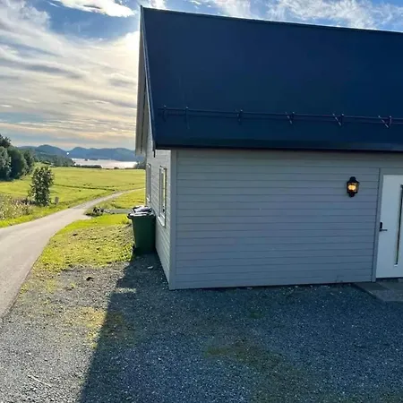 Dom wakacyjny Lekkert Med Gratis Parkering Pa Stedet.