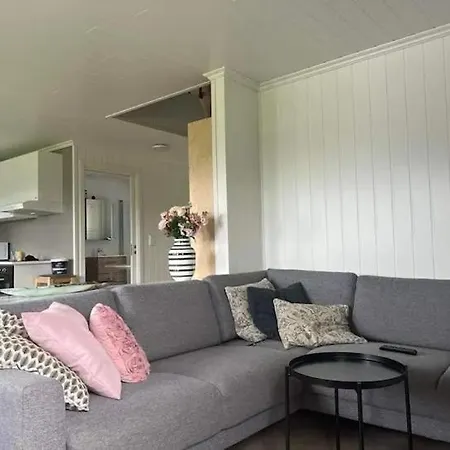 Feriehus Lekkert Med Gratis Parkering Pa Stedet. *