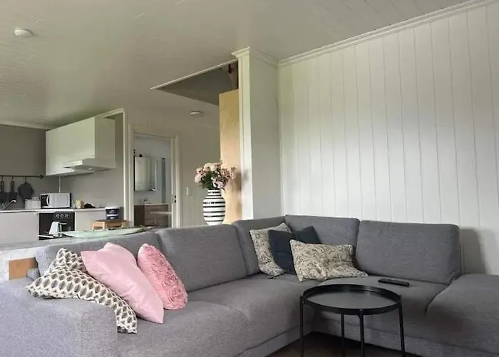 Feriehus Lekkert Med Gratis Parkering Pa Stedet. *