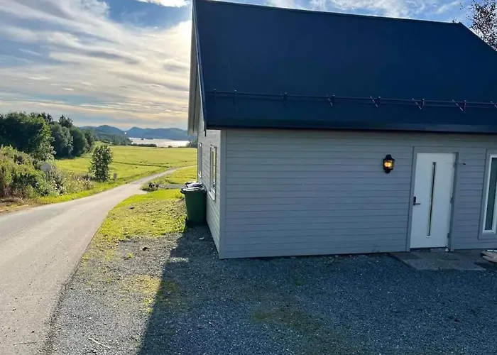 Feriehus Lekkert Med Gratis Parkering Pa Stedet.